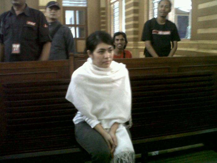 Selly, terdakwa kasus penipuan menjalani persidangan di PN Bogor